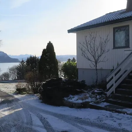 Sara's Fjord View House *