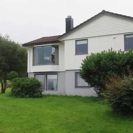 Дом отдыха Sara's Fjord View House *