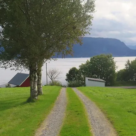 Sara's Fjord View House