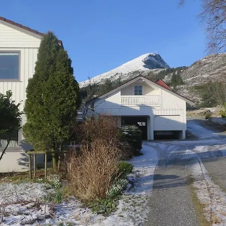 Sara's Fjord View House Дом отдыха