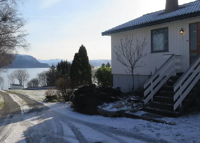 Sara's Fjord View House *