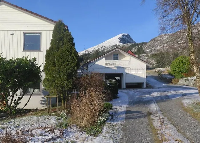 Sara's Fjord View House 別荘